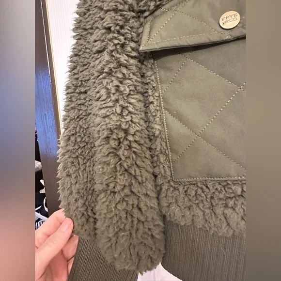 Frye and Co. Lightweight Sherpa Quilted Green Bomber Jacket - Picture 8 of 11
